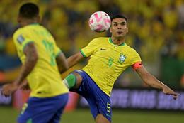 Casemiro dính chấn thương, MU lo sốt vó 